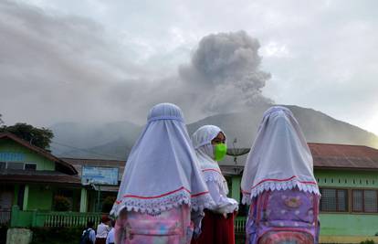 U Indoneziji eruptirao vulkan Marapi, pronašli tijela 11 žrtava