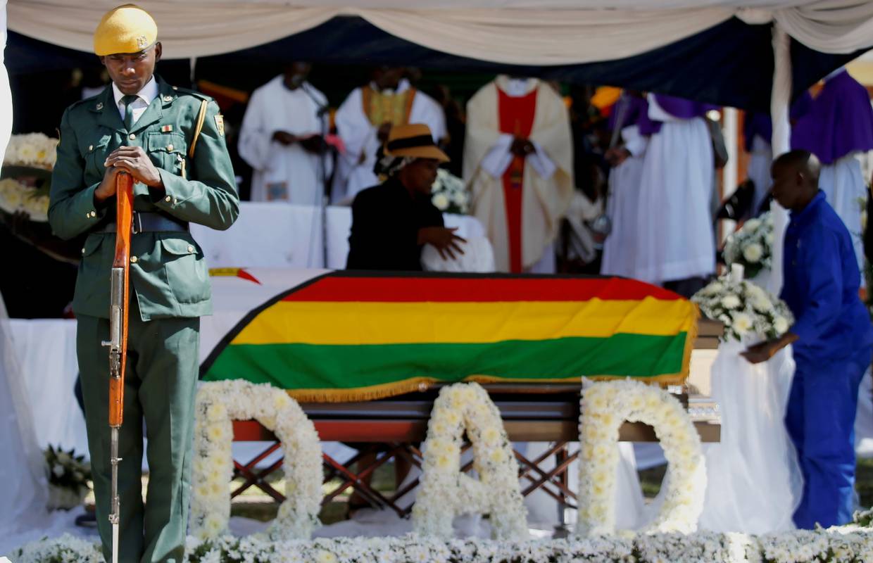 Suze za diktatora: Pokopali su bivšeg čelnika Zimbabvea