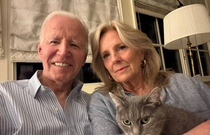 FOTO Biden objavio fotografiju sa svojom suprugom: 'Rak nas sve pogađa. Hvala na podršci'