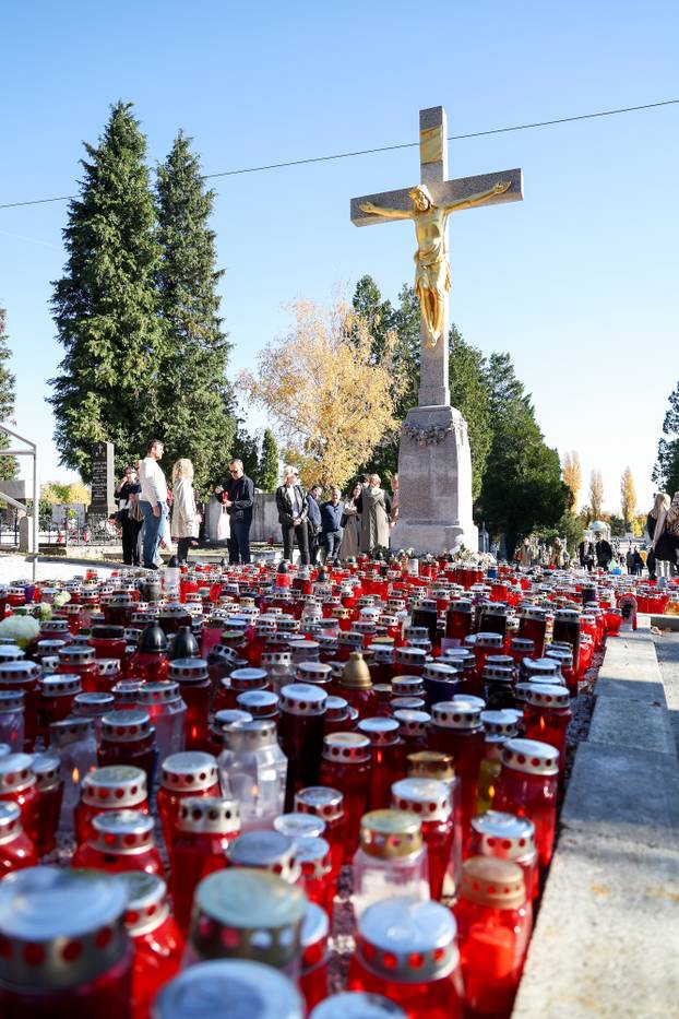 Zagreb: Svi sveti groblja poznatih osoba