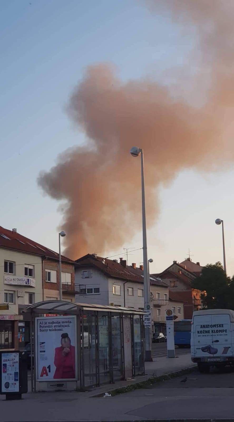 Gorjelo u Dubravi: 'Ulice su zadimljene, ogromna je vatra...'