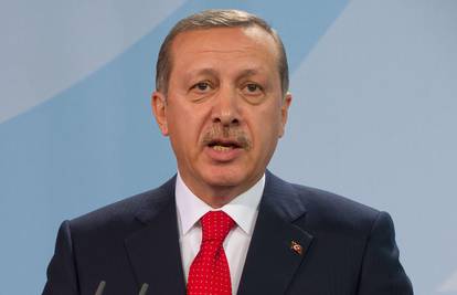 Erdogan seksist: Žene su za majčinstvo, a ne za kopanje!