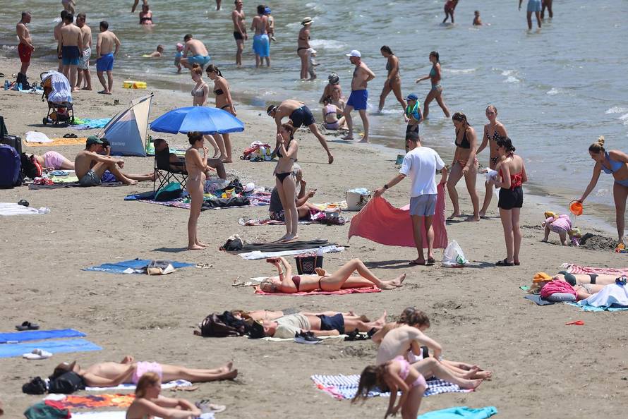 Split: 34 stupnja Celzijevih mnoge su Splićane natjerali na plaže