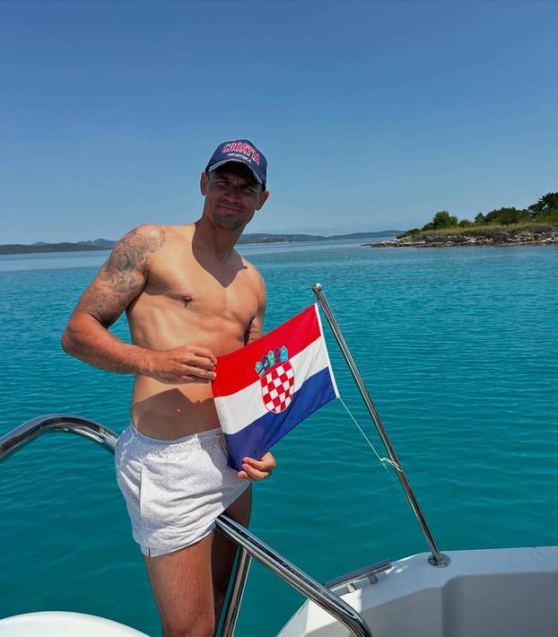 FOTO Kramarić skače s jahte, Lovren u Hrvatskoj, dinamovac 'potegnuo'  čak do Kolumbije...