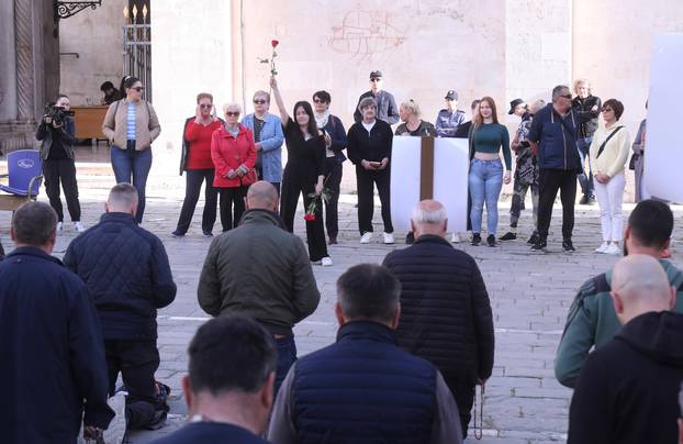 Trogir: Prosvjed protiv molitelja krunice "Tiha misa" Arijane Lekić-Fridrih 