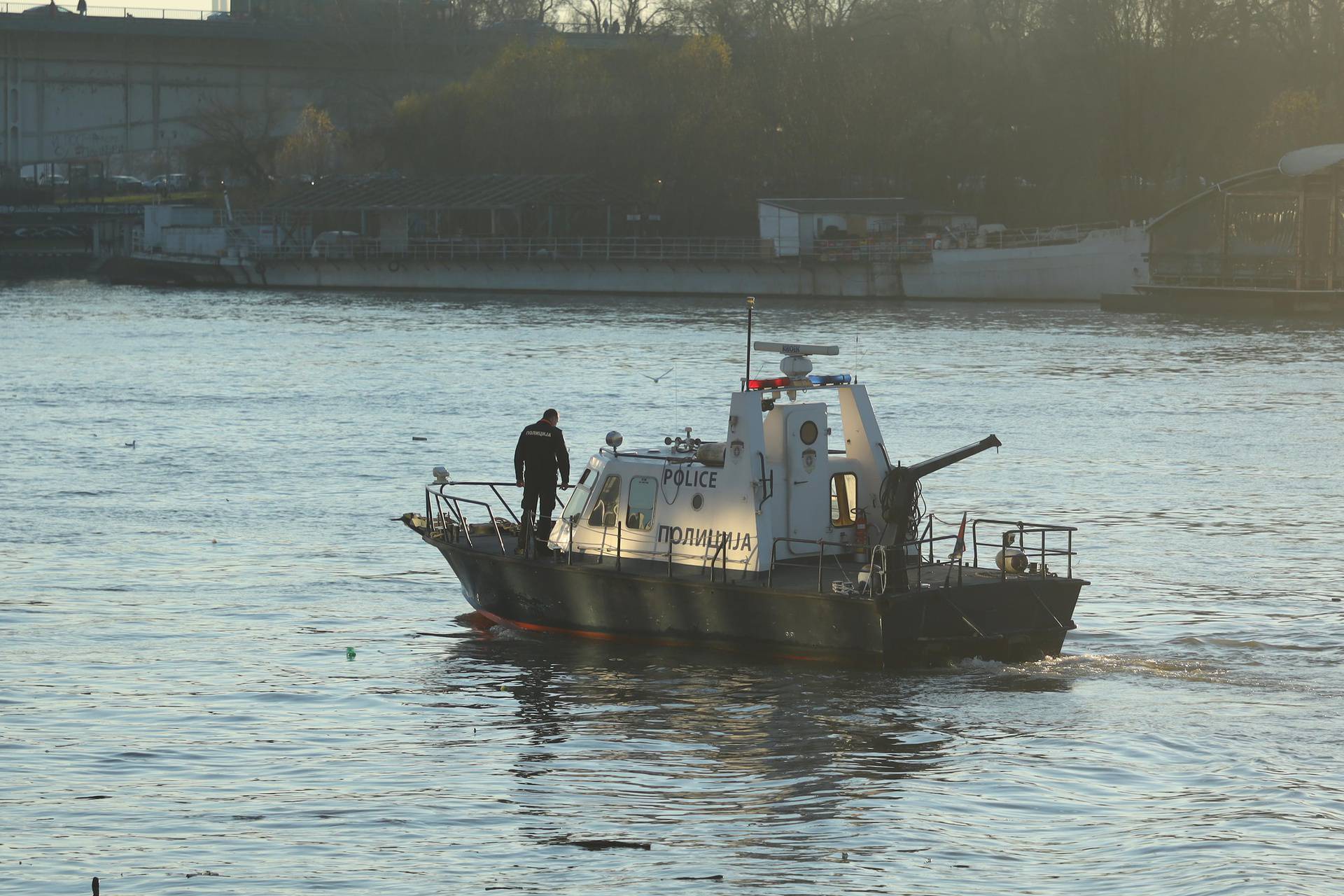Beograd: Policija pretražuje rijeku Savu u potrazi na nestalim Perišem