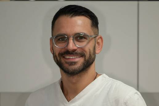 Koja je razlika izme&dstrok;u implantata i zubnog mosta?