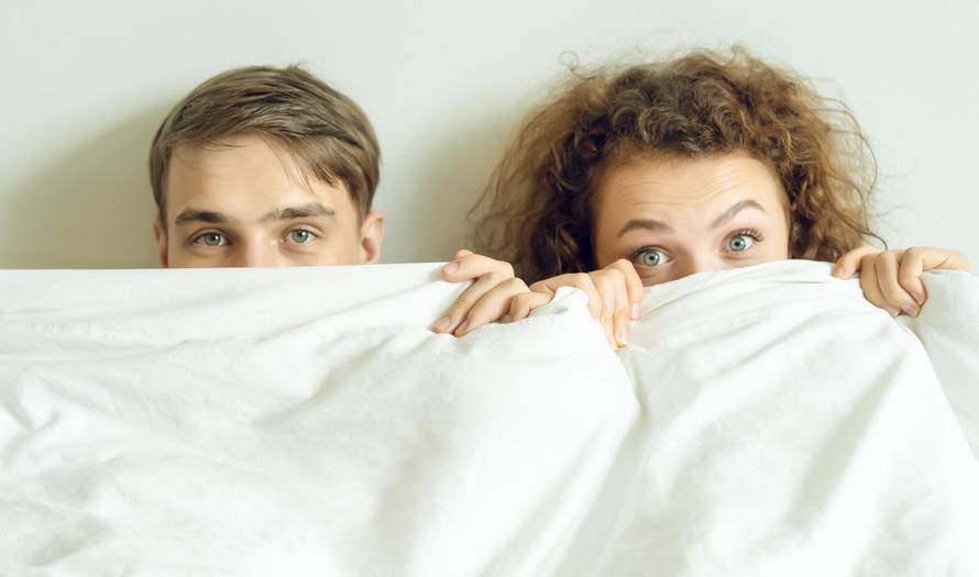Omiljene seks poze za sve žene Zodijaka: Blizanke vole 'na sve četiri', Škorpionke uspravni '69'