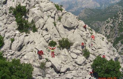 HGSS sa stijene Anića kuk spašava dva mađarska turista