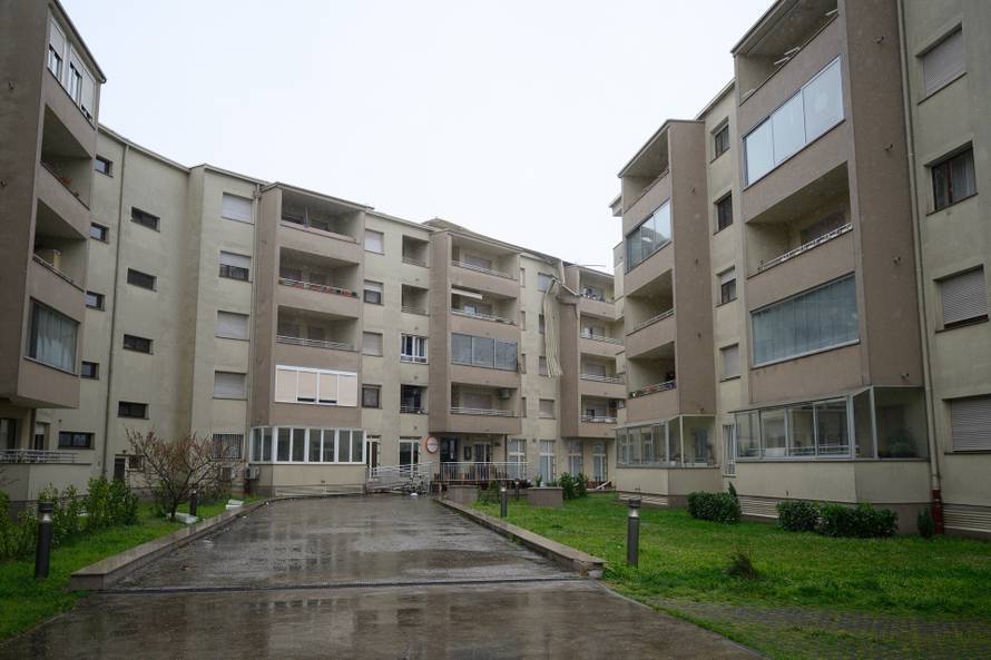 Zagreb: Olujno nevrijeme oštetilo krov zgrade na Horvaćanskoj cesti na Vrbanima