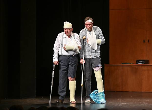 Zagreb: Ansambl kazališta Kerempuh premijerno je izveo predstavu Nenada Stazića "Pljuska"