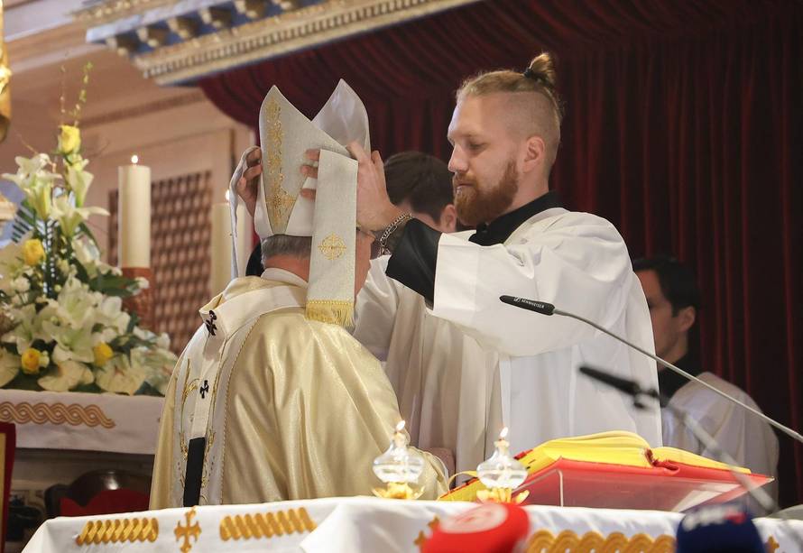 Split: Nedjelja Uskrsnuća Gospodinova - misu predvodi splitsko-makarski nadbiskup Zdenko Križić