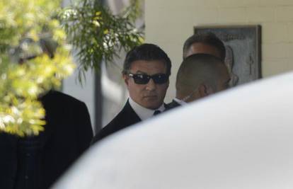 Slomljeni S. Stallone u društvu najuže obitelji sahranio je sina 