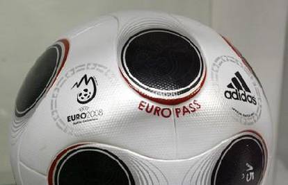 Adidasov Europass nova lopta za Euro 2008.