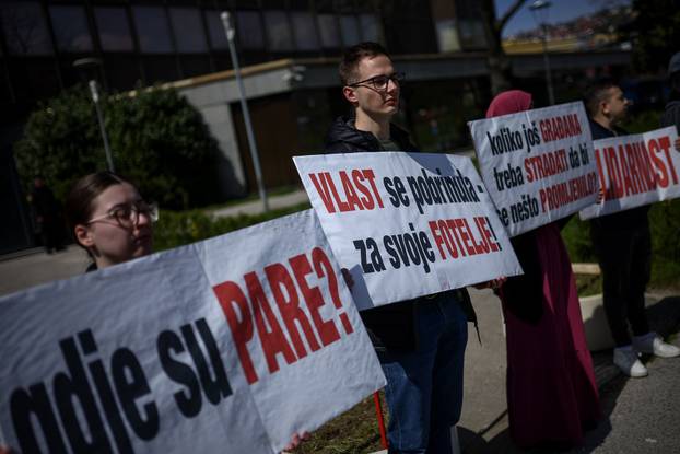 Sarajevo: Prosvjed neformalne grupe studenata "Ho&cacute;e l' ta promjena - HTP"