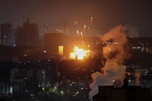 Noć užasa u Kijevu.  U ruskom napadu stradale škola i bolnica. Poginula najmanje jedna osoba