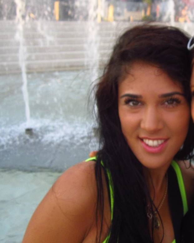 FOTO Djevojka iz Srbije i dalje je hit! Podržava Vučića i 'bježi' od škole. Ovako je izgledala prije