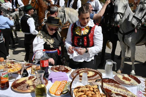 U Velikoj Kopanici održana manifestacija Uskrsno jahanje 
