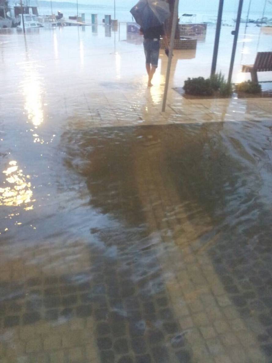 Obilne kiše ponovno potopile Crikvenicu, Rab, Kozari Bok...