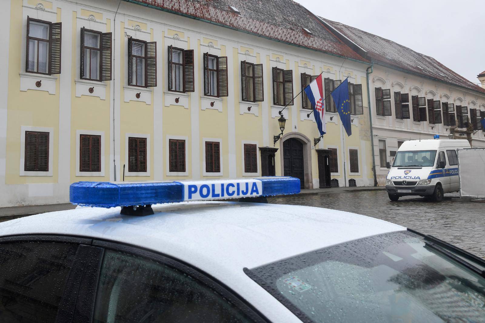 Zagreb: Interventna policija ispred zgrade Vlade zbog prijetnji Plenkoviću i drugim članovima Vlade