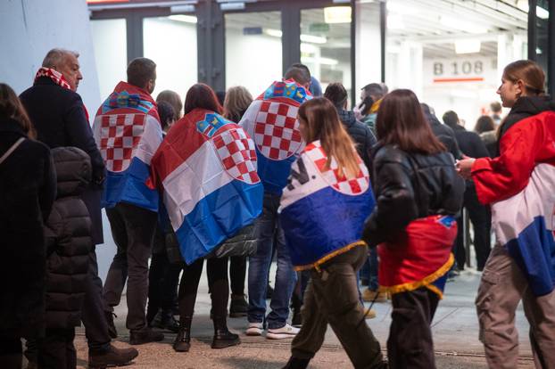 Zagreb: Gužva oko Arena zbog Thompsonovog koncerta