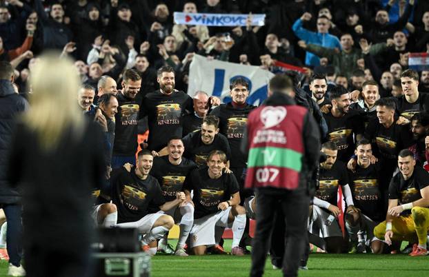 Slavlje nogometaša Hrvatske nakon pobjede nad Farskim otocima i plasmana na Svjetsko prvenstvo