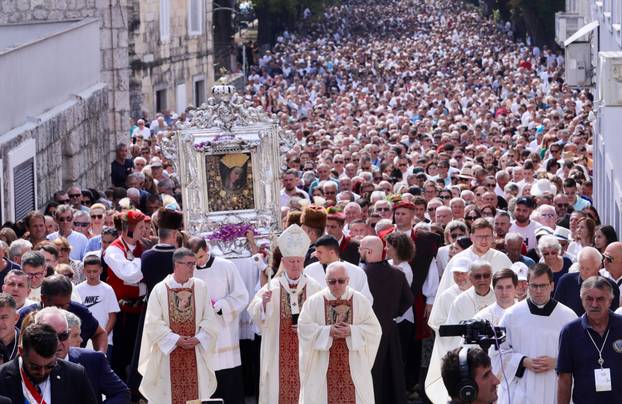 Sinj: Procesija i misa povodom blagdana Velike Gospe