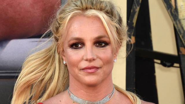 Britney Spears pokazala kako zavodljivo pleše na šipci: Sinovi se srame mamine golotinje