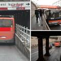 Probao, nije uspio: Vozač busa zapeo u podvožnjaku. Djecu su izvlačili kroz prozor na ulicu