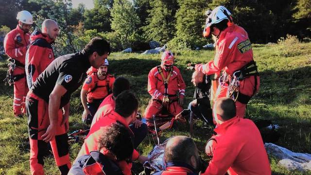 Helikopter je čekala tri sata: Umrla nakon pada na Velebitu