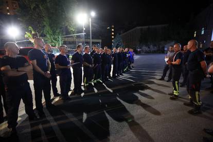 FOTO  Vatrogasci u paklu požara diljem Dalmacije: Herojski gasili cijelu noć, dolazili i iz Zagreba