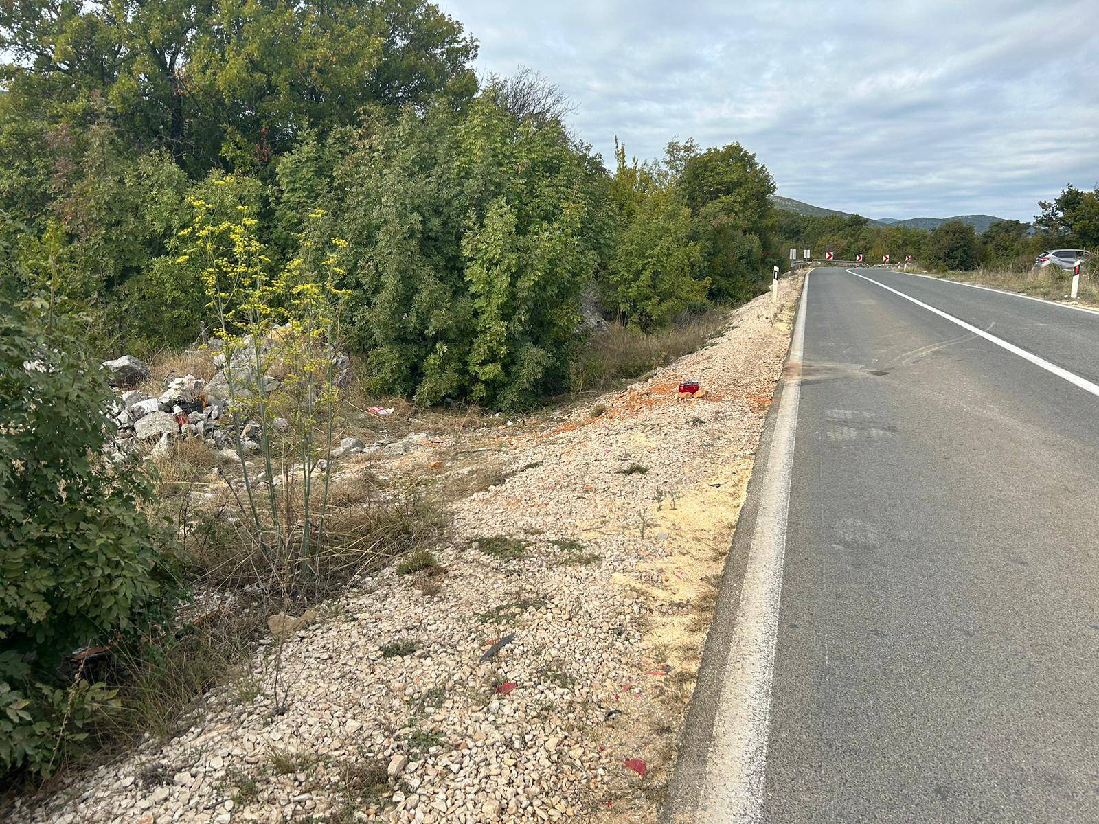 Rodbina pali svijeće za poginule sestre, muškarac koji je skrivio nesreću je teško ozlijeđen