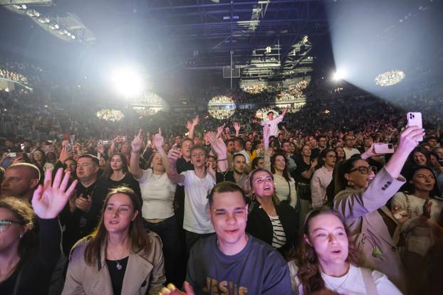 Zagreb: U Areni Zagreb održan koncert "Progledaj srcem"