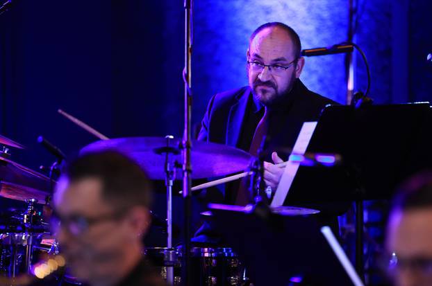 Zagreb: Jazz orkestar HRT-a i Miron Hauser uz osam istaknutih pijanista odali su počast Matiji Dediću 