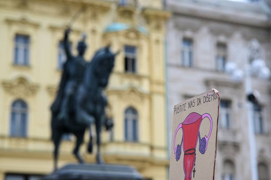 Zagreb: Prosvjednici na Trgu bana Josipa Jelačića