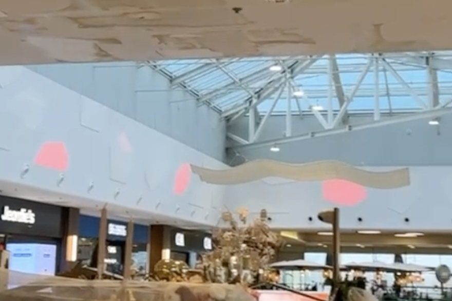 Poplavljen trgova&ccaron;ki centar u Zagrebu: 'Voda curi sa stropa, inventar je uni&scaron;ten'