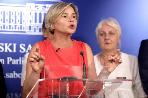 HDZ te&scaron;ko napao Sandru Ben&ccaron;i&cacute;: Primitivna i neuroti&ccaron;na gubitnica. Izgubila je kompas