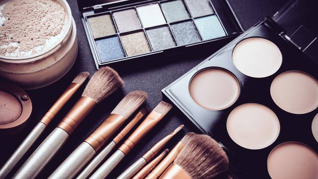 Ne zazirite od ovog posla: Brzo i lako očistite makeup kistove