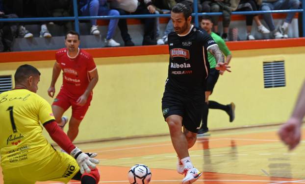 &Ccaron;etiri kafi&cacute;a Ka&scaron;tela