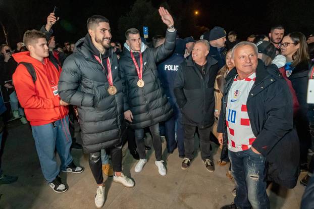 Zadar: Svečani doček na Forumu za Dominika Livakovića i Martina Erlića