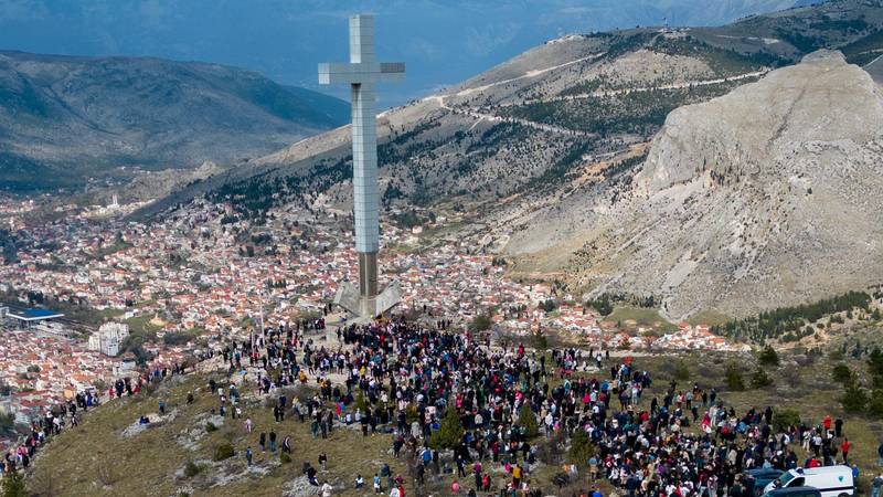 Uhićen muškarac (71) iz Zenice koji je prijetio rušenjem križa na brdu Humu kod Mostara!