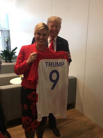 FOTO Kolinda je uvijek lijepo gledala Trumpa, poklonila mu i dres Hrvatske: Tako je ljubazan