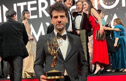 Šarmantni tužitelj iz Obiteljskih tajni u seriji se borio za pravdu, a evo što radi kad nije na setu