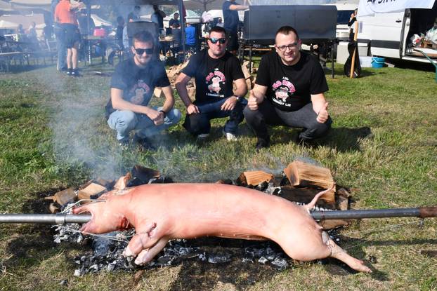 FOTO Zabranjena pečenkijada u Slavonskom Brodu! Evo kako je to izgledalo prošle godine