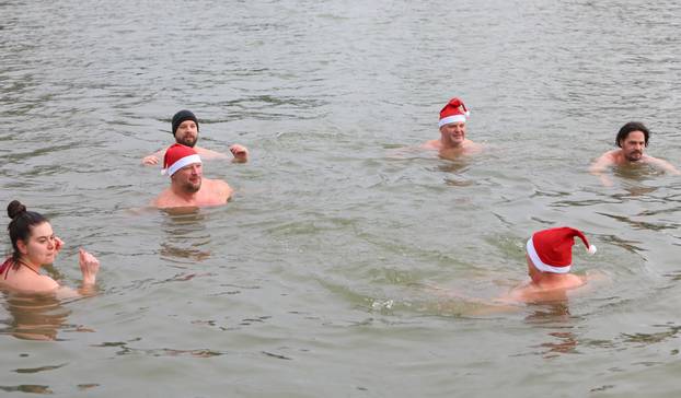 Karlovac: Zimsko kupanje u rijeci Korani