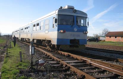 Putnički vlak naletio na staro željezo, nitko nije ozlijeđen