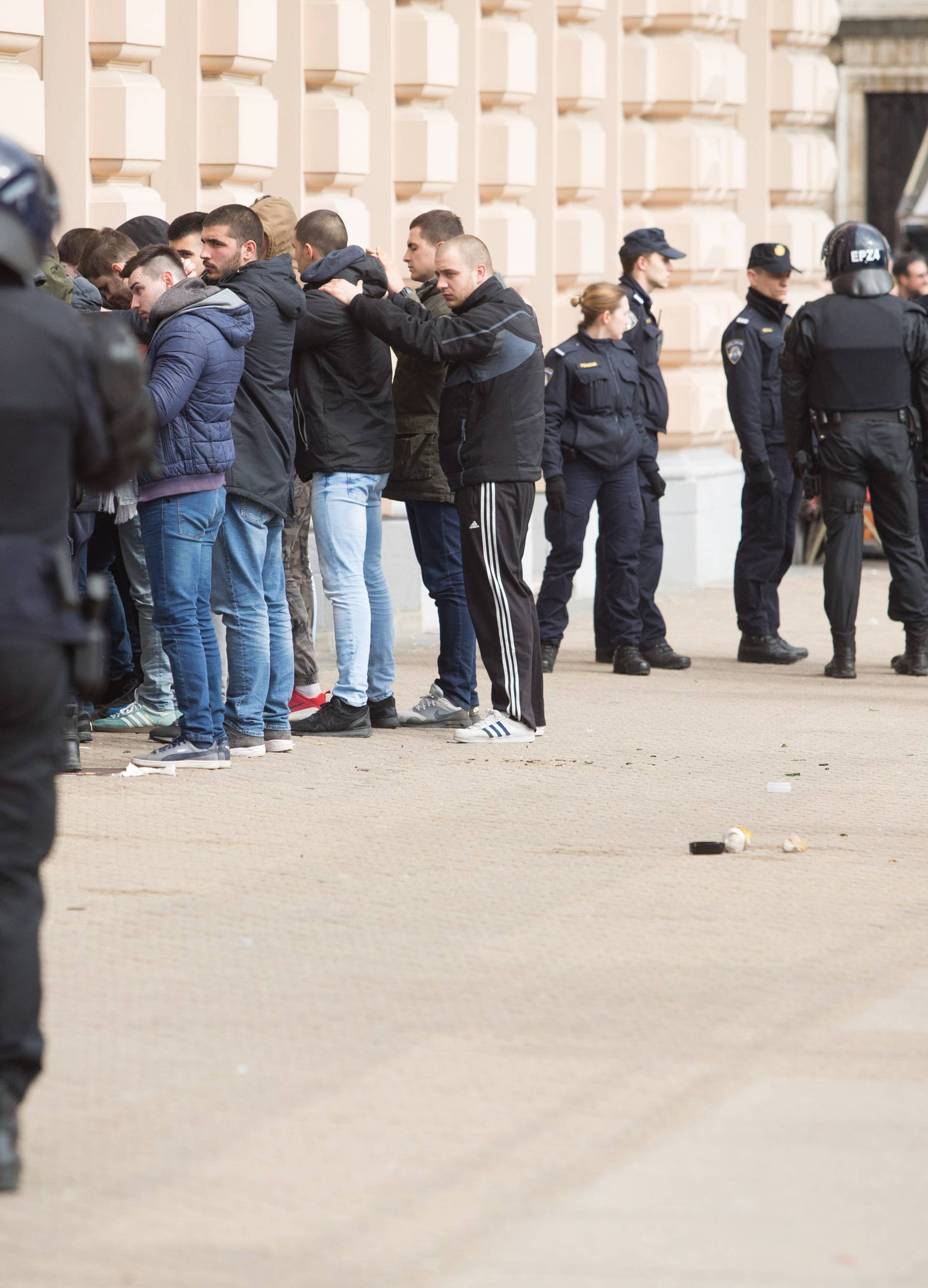 Policija privela veliku skupinu huligana: Razbijali po Zagrebu