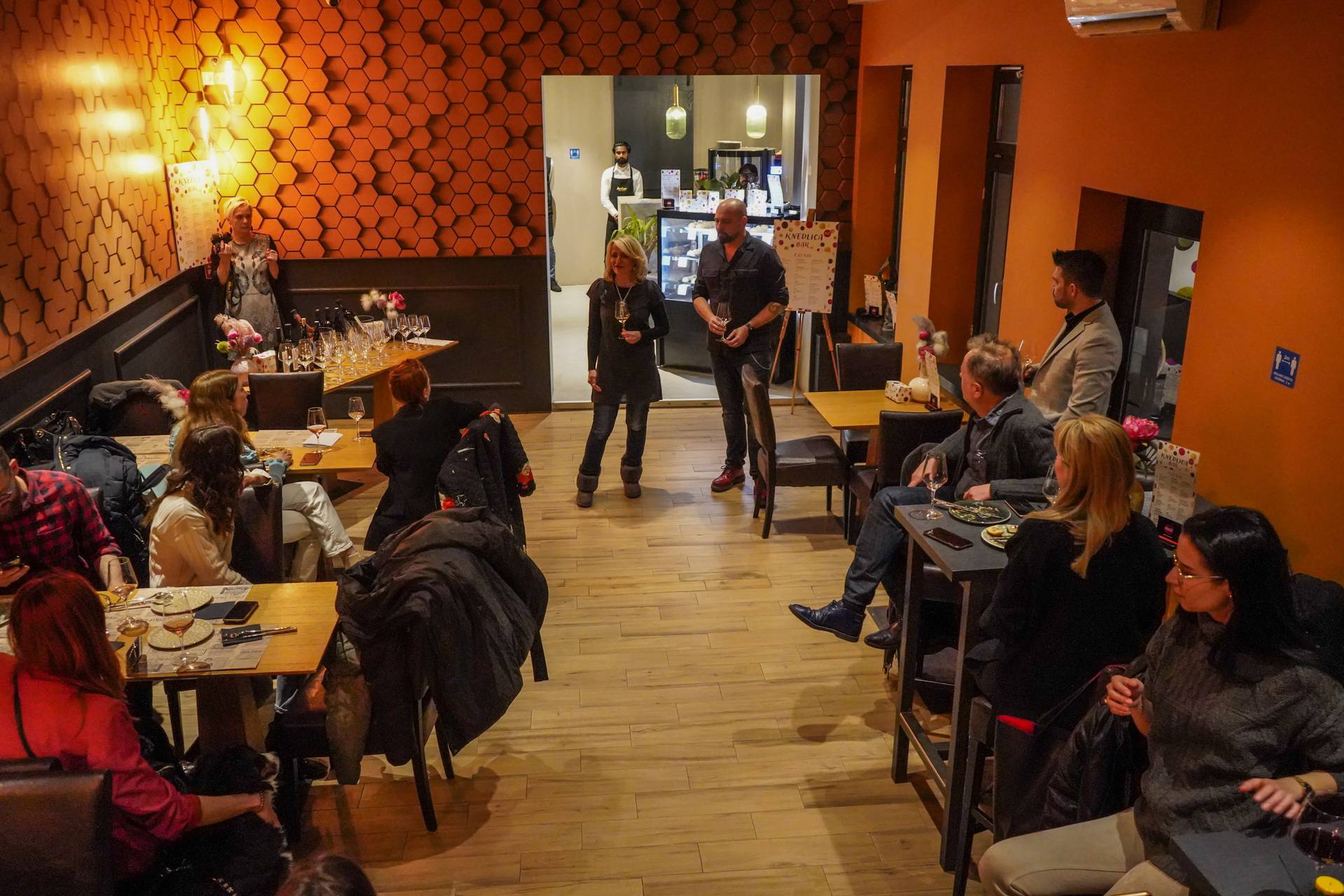 U zagrebačkom Bistro & caffe baru Ambar predstavljen slasni projekt KnedlicaDA BAR!