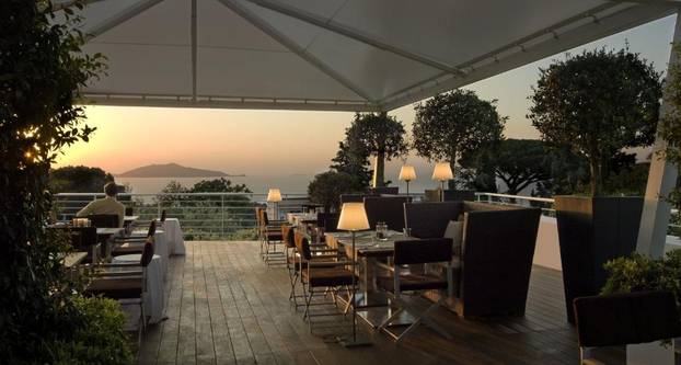 Biste li dali 1200 eura za noć u hotelu s privatnom plažom? Čekajte dok ne zavirite unutra!