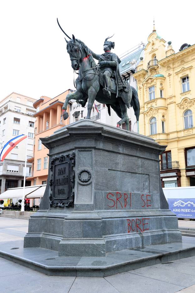 Zagreb: Na spomeniku banu Jelačiću osvanuo natpis "Srbi se bore, a mi?"